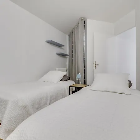 Lägenhet Spacious And Comfortable Apart With Parking *
