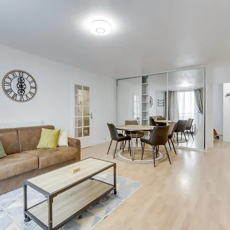 Spacious And Comfortable Apart With Parking Lägenhet Saint-Germain-en-Laye