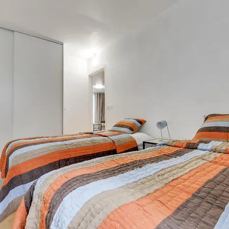 Lägenhet Spacious And Comfortable Apart With Parking