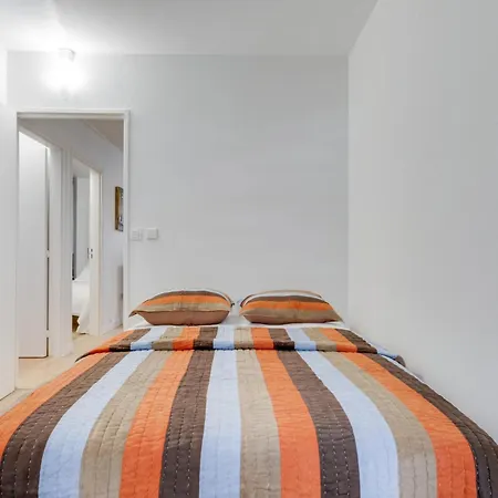 Lägenhet Spacious And Comfortable Apart With Parking Saint-Germain-en-Laye
