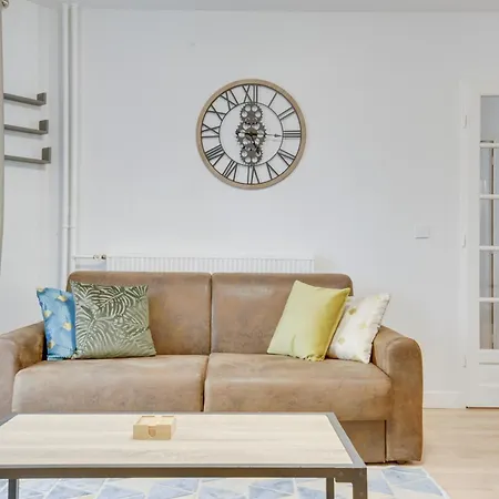 Spacious And Comfortable Apart With Parking Saint-Germain-en-Laye