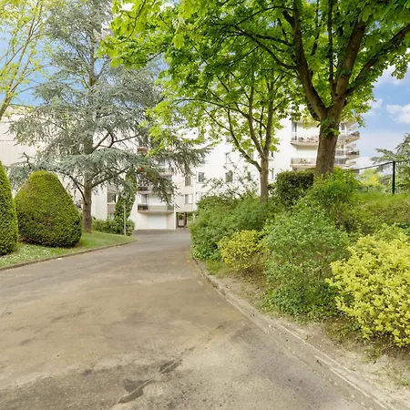 Spacious And Comfortable Apart With Parking Saint-Germain-en-Laye