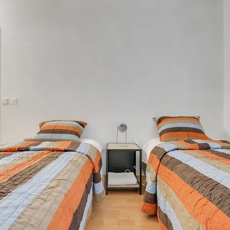 Spacious And Comfortable Apart With Parking Lägenhet *