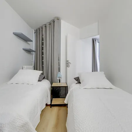 Spacious And Comfortable Apart With Parking Saint-Germain-en-Laye