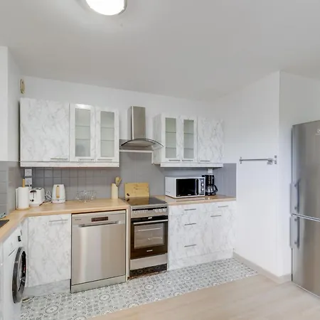 Spacious And Comfortable Apart With Parking Lägenhet Saint-Germain-en-Laye