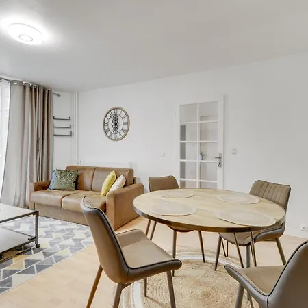 Chic And Spacious With Parking Appartamento Saint-Germain-en-Laye