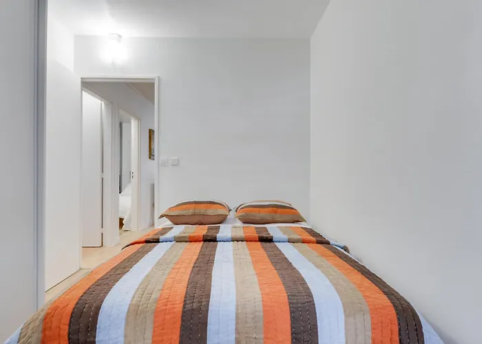 Apartment Chic And Spacious With Parking Saint-Germain-en-Laye