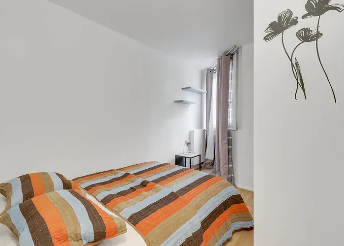 Chic And Spacious With Parking *