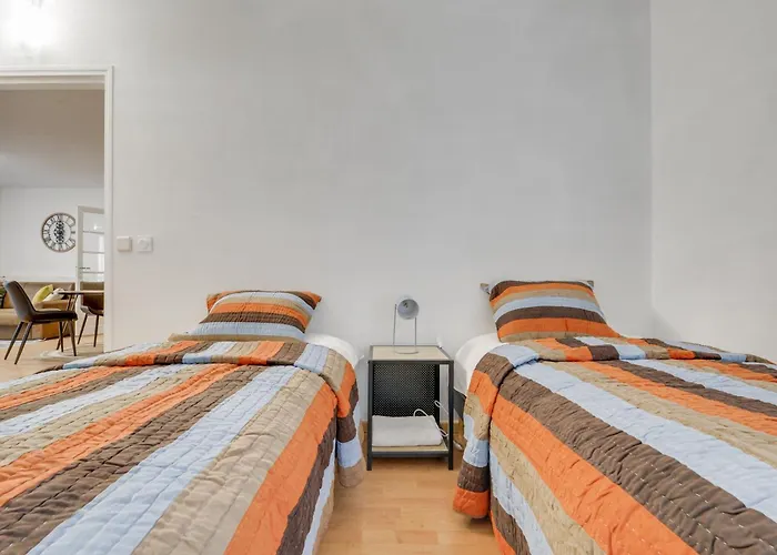 Chic And Spacious With Parking Apartment *