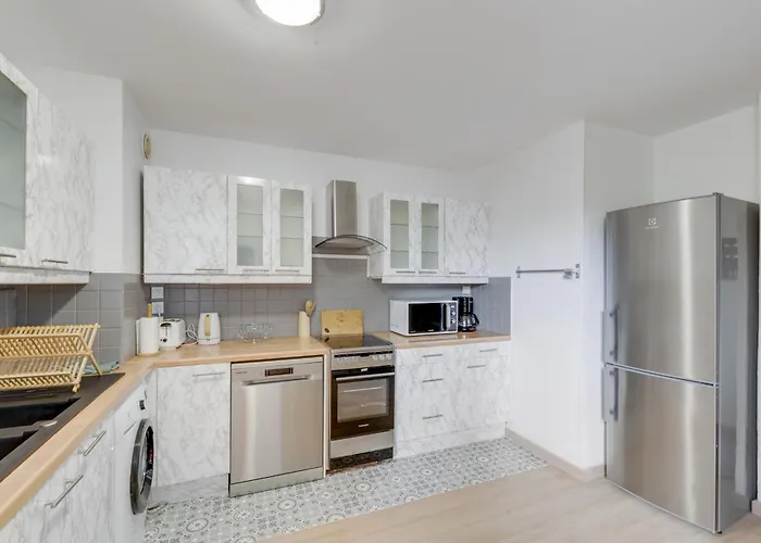 Chic And Spacious With Parking Apartment Saint-Germain-en-Laye