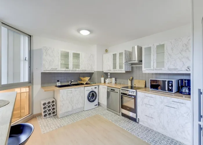 Apartment Chic And Spacious With Parking *
